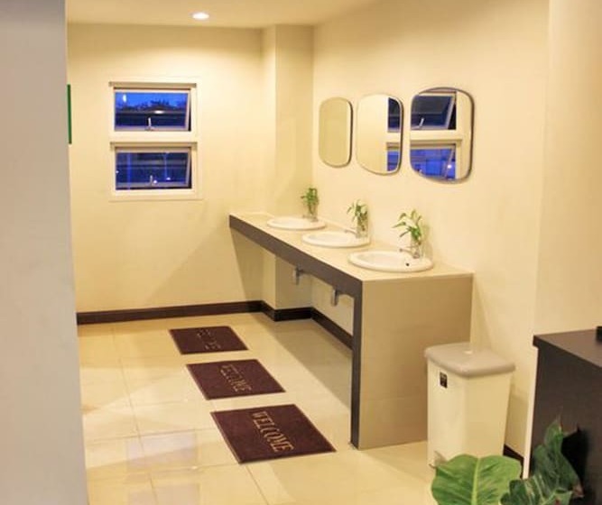 Ananas Phuket Central Hostel   Adults Only