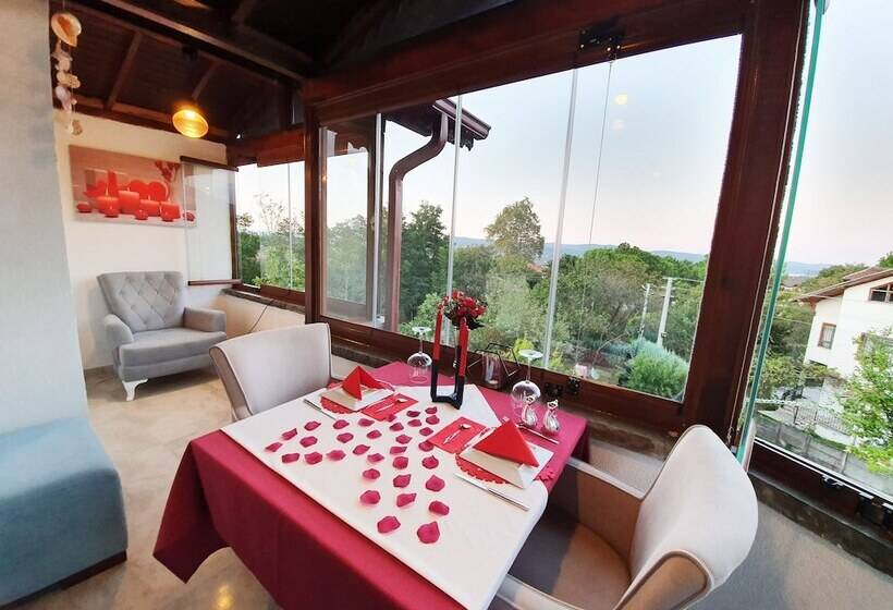 تختخواب و صبحانه Kartepe Kosku