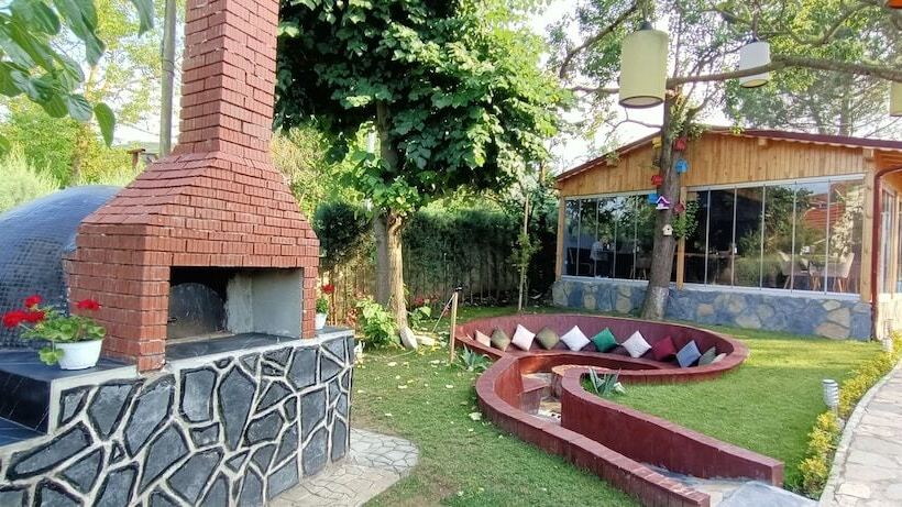 تختخواب و صبحانه Kartepe Kosku