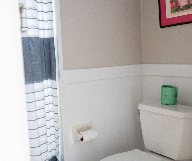 민박 The Dormer House