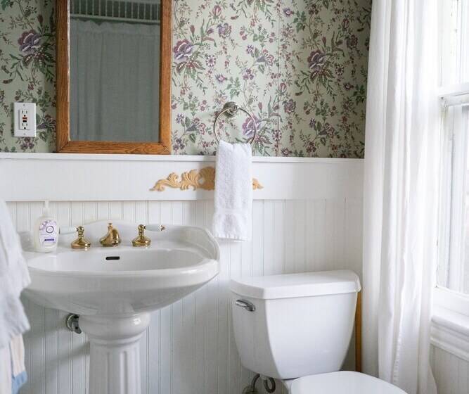 민박 The Dormer House