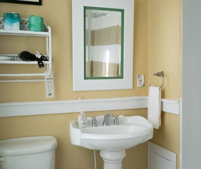 민박 The Dormer House