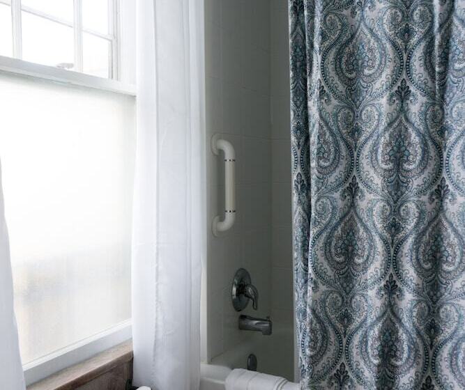 민박 The Dormer House