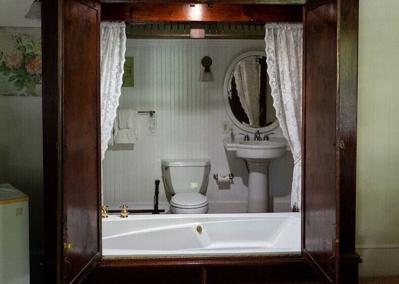 민박 The Dormer House