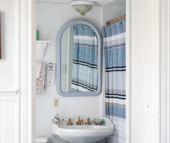 민박 The Dormer House