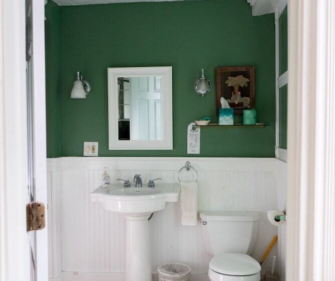 민박 The Dormer House