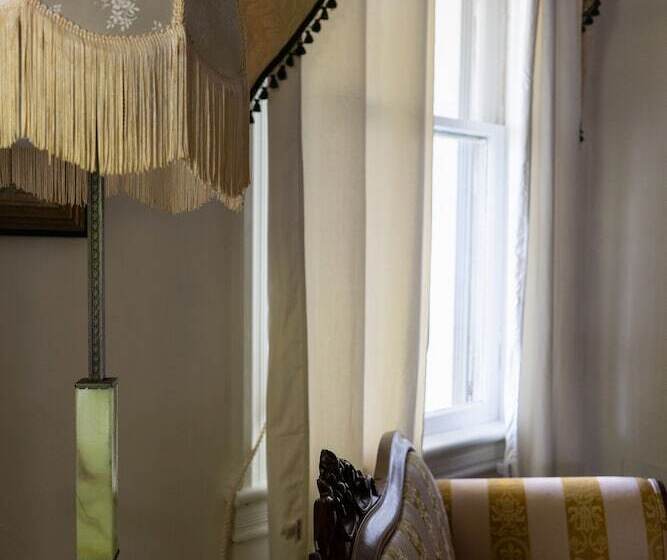 민박 The Dormer House