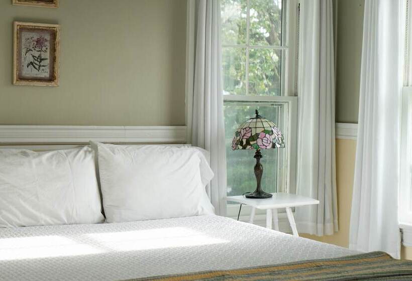 민박 The Dormer House