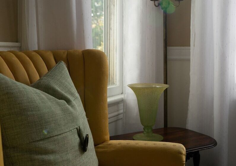 민박 The Dormer House