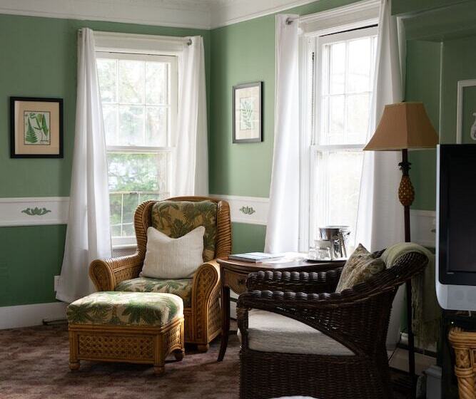 민박 The Dormer House