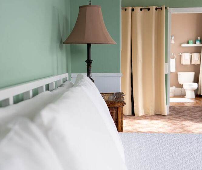 민박 The Dormer House