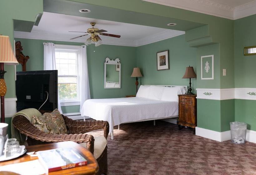 민박 The Dormer House