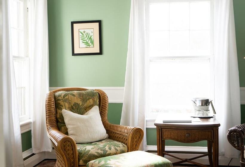 민박 The Dormer House