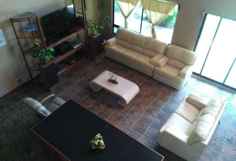 Costa Rica Paradise Island   Hostel