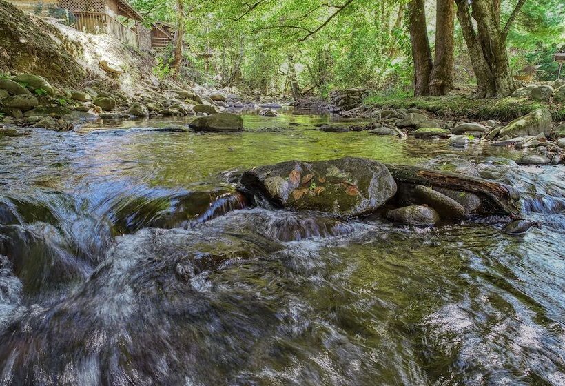 Creek Heaven   2 Bedrooms, 2 Baths, Sleeps 6 Cabin By Redawning