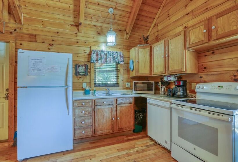 Creek Heaven   2 Bedrooms, 2 Baths, Sleeps 6 Cabin By Redawning