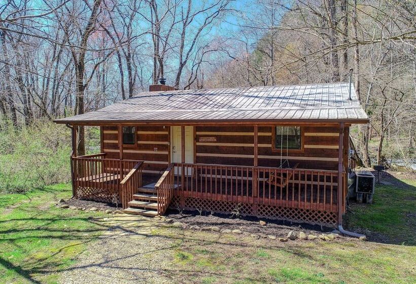 Creekside Memories   2 Bedrooms, 2 Baths, Sleeps 6 Cabin By Redawning
