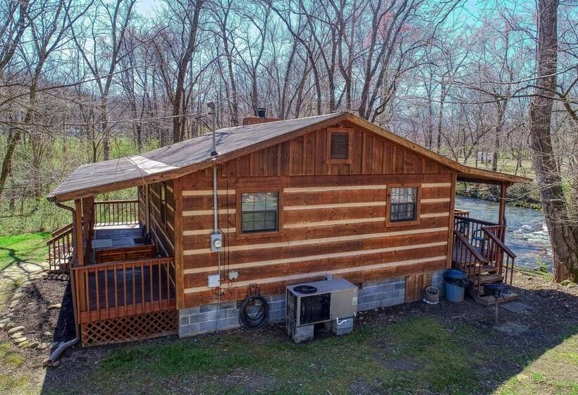 Creekside Memories   2 Bedrooms, 2 Baths, Sleeps 6 Cabin By Redawning
