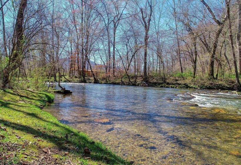 Creekside Memories   2 Bedrooms, 2 Baths, Sleeps 6 Cabin By Redawning