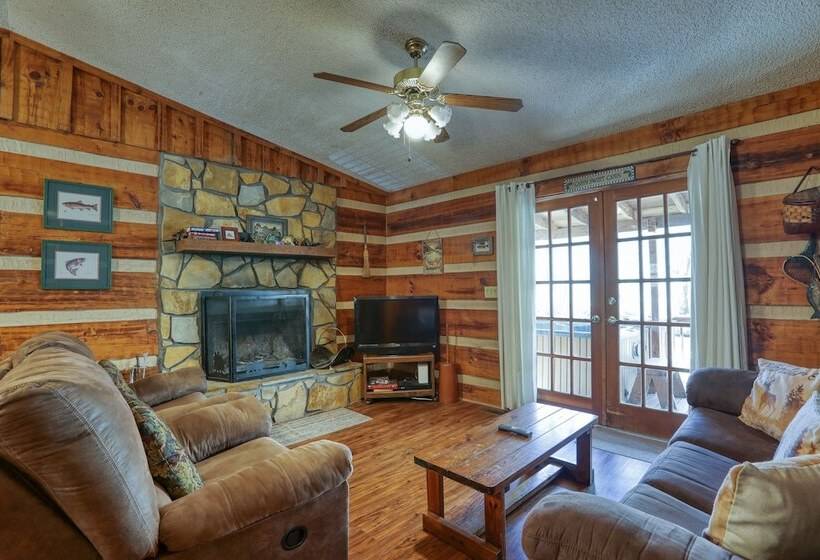 Creekside Memories   2 Bedrooms, 2 Baths, Sleeps 6 Cabin By Redawning