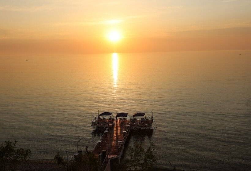 Grand Koru Otel Beach