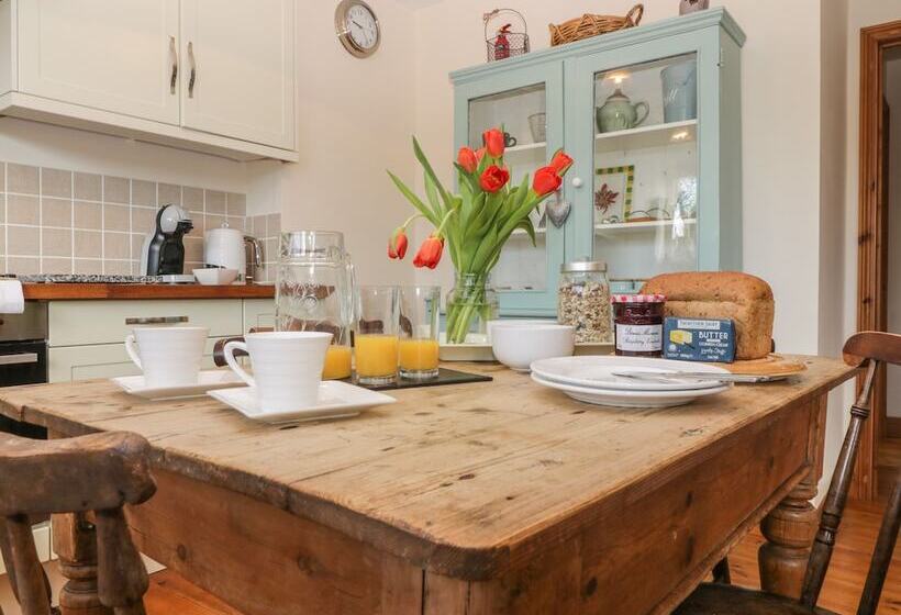 Honeysuckle Cottage