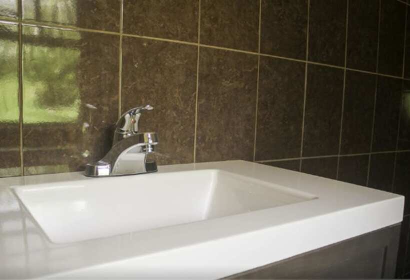 فندق Big Falls Extreme Adventures