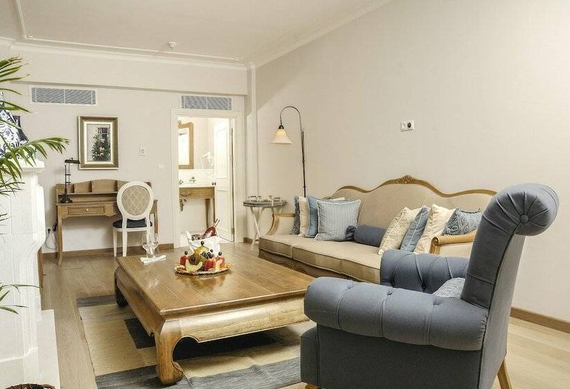 هتل Cesme Marina Konukevi