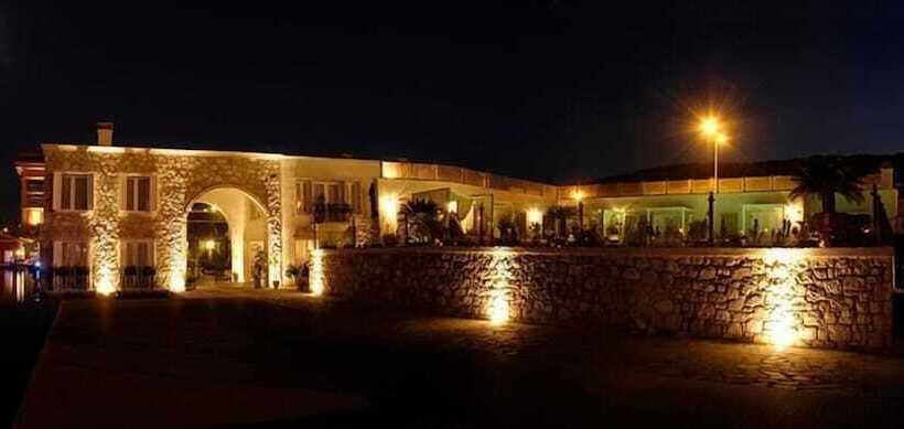 هتل Cesme Marina Konukevi