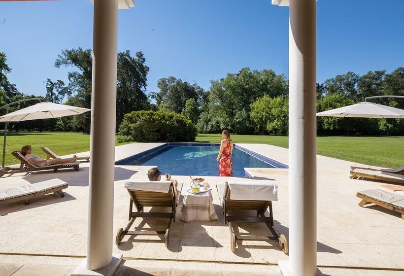 ホテル Estancia La Bandada