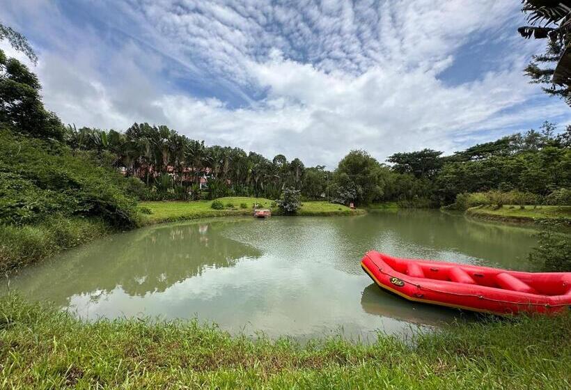 호텔 Kadkani River Resort