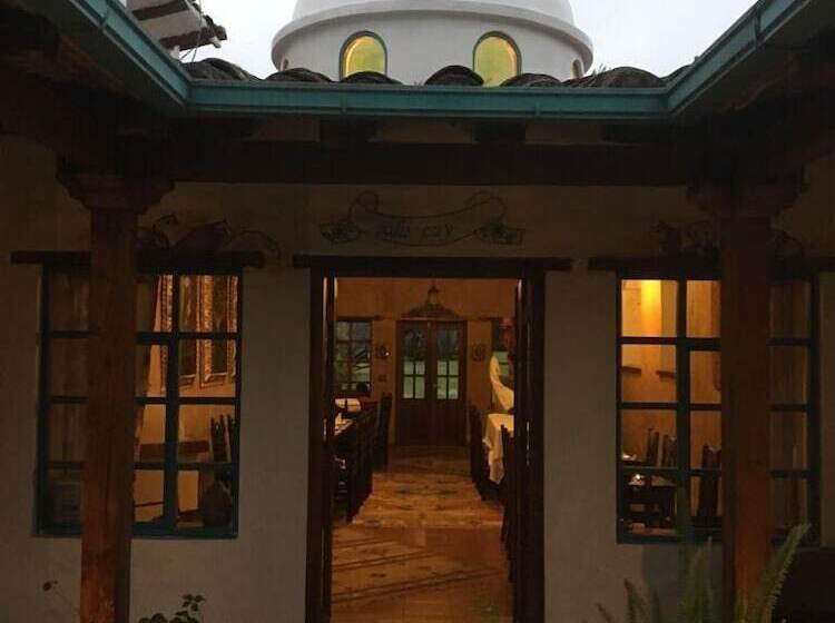 فندق Las Palmeras Inn