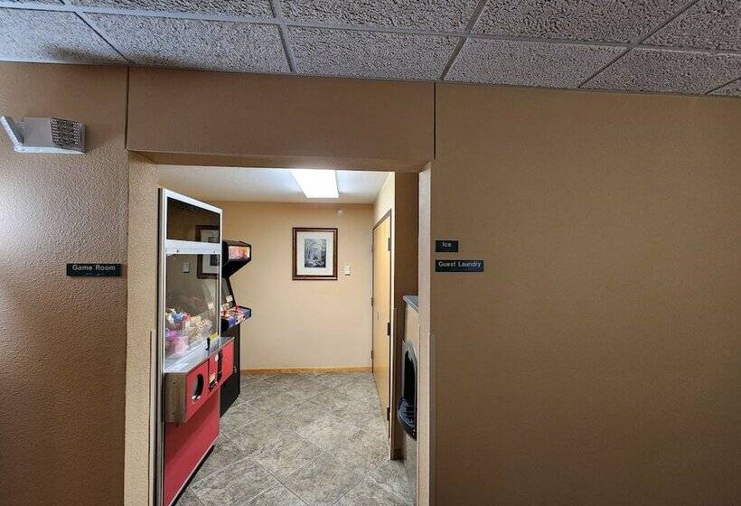 فندق Pine Peaks Lodge & Suites