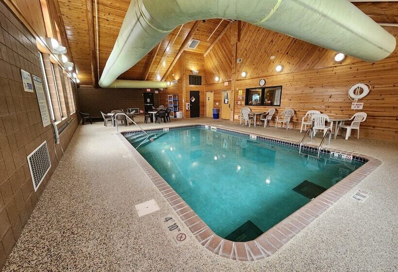 فندق Pine Peaks Lodge & Suites