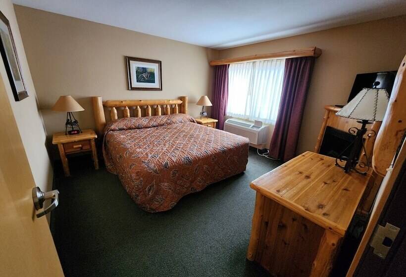 فندق Pine Peaks Lodge & Suites