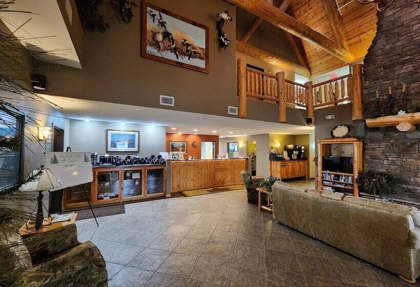 فندق Pine Peaks Lodge & Suites