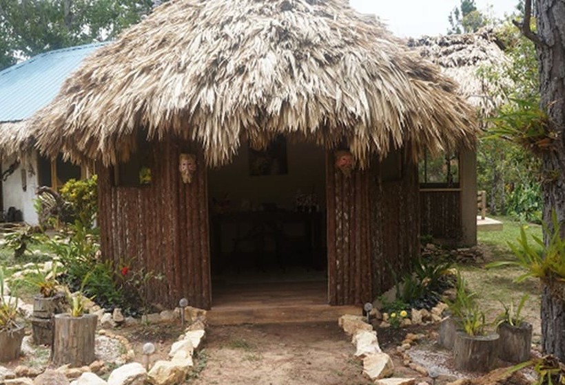 בית מלון כפרי Pine Ridge Lodge