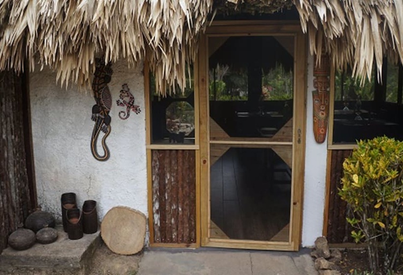 בית מלון כפרי Pine Ridge Lodge