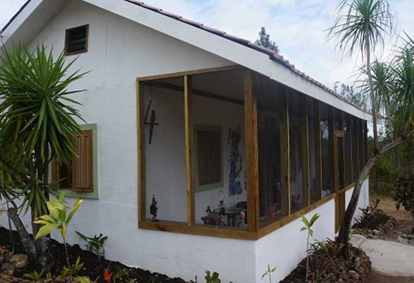 בית מלון כפרי Pine Ridge Lodge