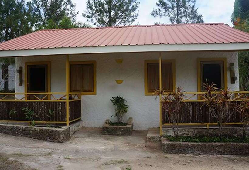 בית מלון כפרי Pine Ridge Lodge