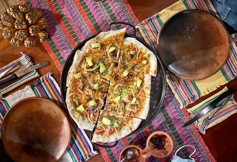 בית מלון כפרי Pine Ridge Lodge