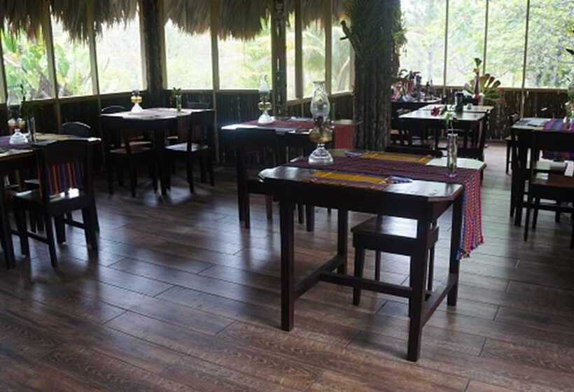 בית מלון כפרי Pine Ridge Lodge