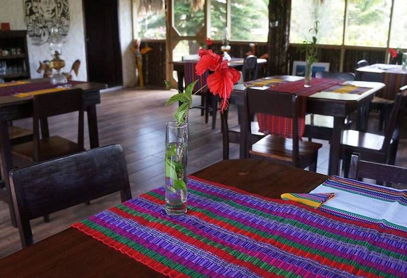 בית מלון כפרי Pine Ridge Lodge