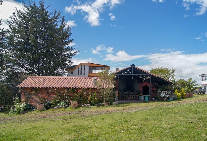 فندق ريفى Bella Vista Pujili