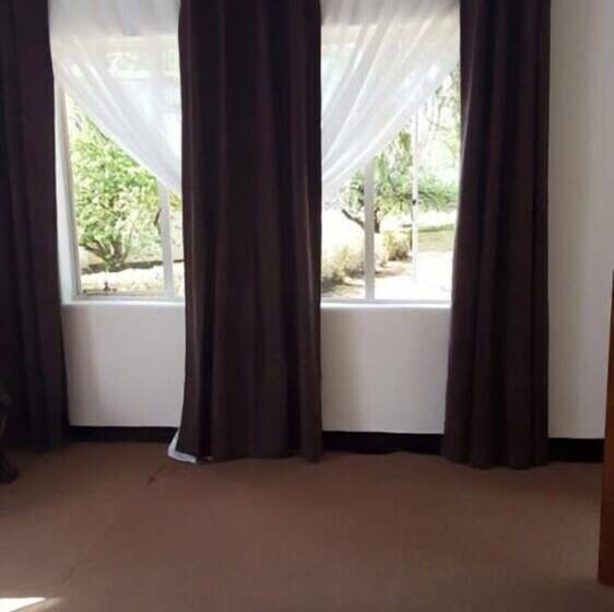 בית מלון כפרי St Bernards Peak Mountain Lodge