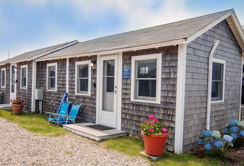 Отель Truro Beach Cottages