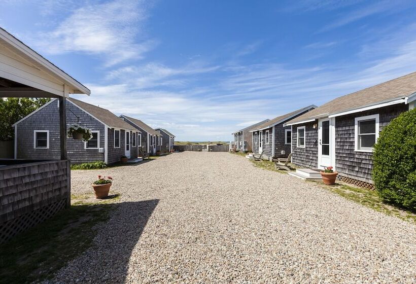 Отель Truro Beach Cottages