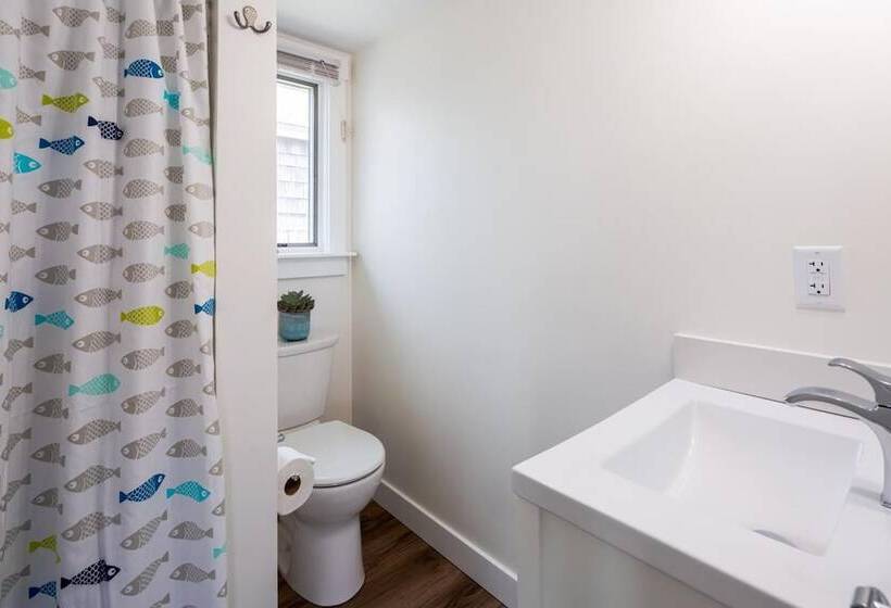 Отель Truro Beach Cottages