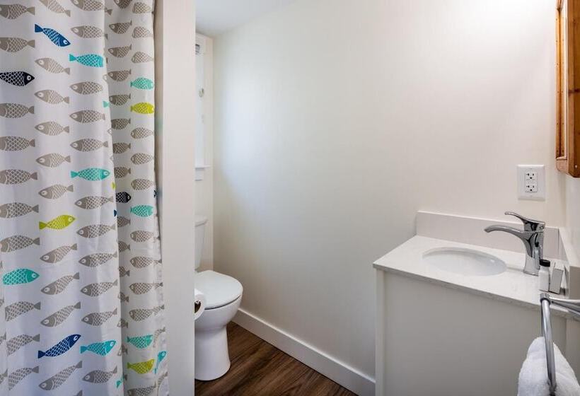هتل Truro Beach Cottages