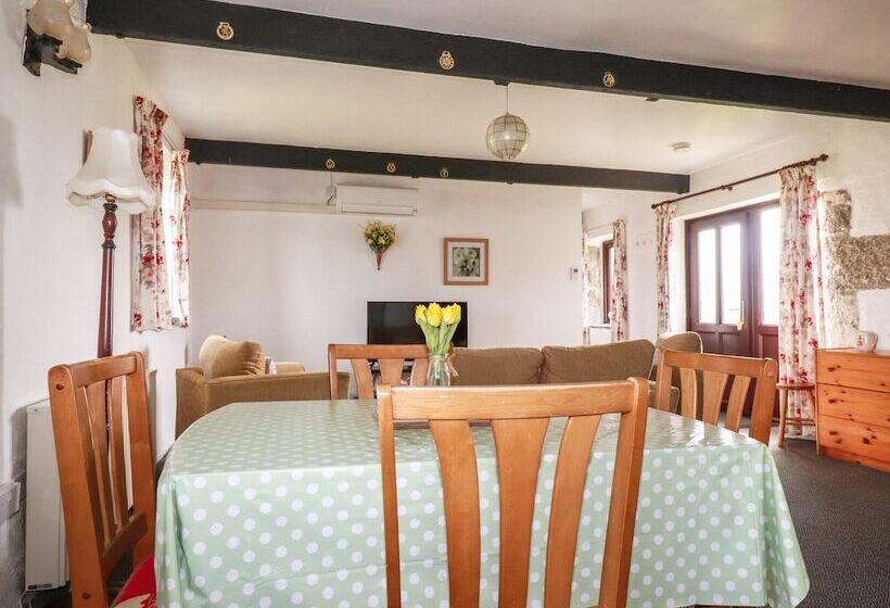 Kestrel Corner